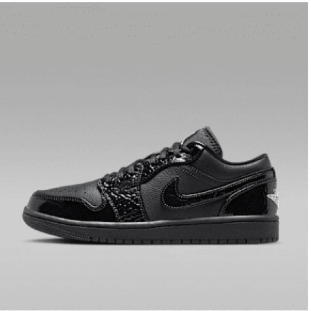 Nike Glossy Black Sneakers